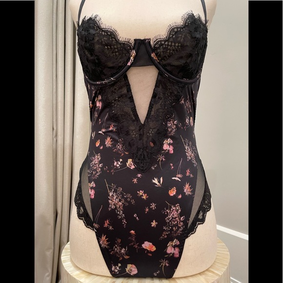 ❤️ EXQUISITE BRAND NEW NEVER WORN GORGEOUS & SEXY VS SATIN FLOWER PRINT TEDDY! 😍 - Picture 1 of 11